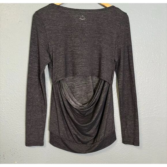 104. Beyond Yoga Womens L Gray Open Back Long Sleeve Workout Top Activewear Y2K - Picture 3 of 11